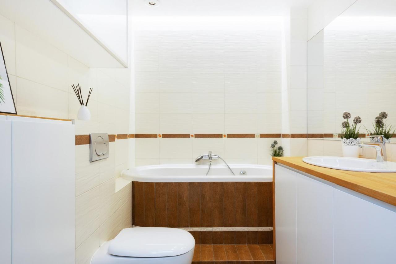 Apartments Warsaw Zelazna By Noclegi Renters Dış mekan fotoğraf