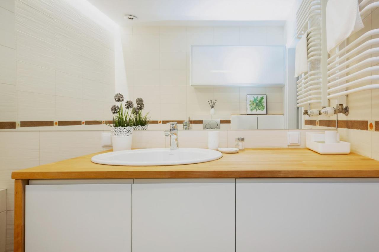 Apartments Warsaw Zelazna By Noclegi Renters Dış mekan fotoğraf