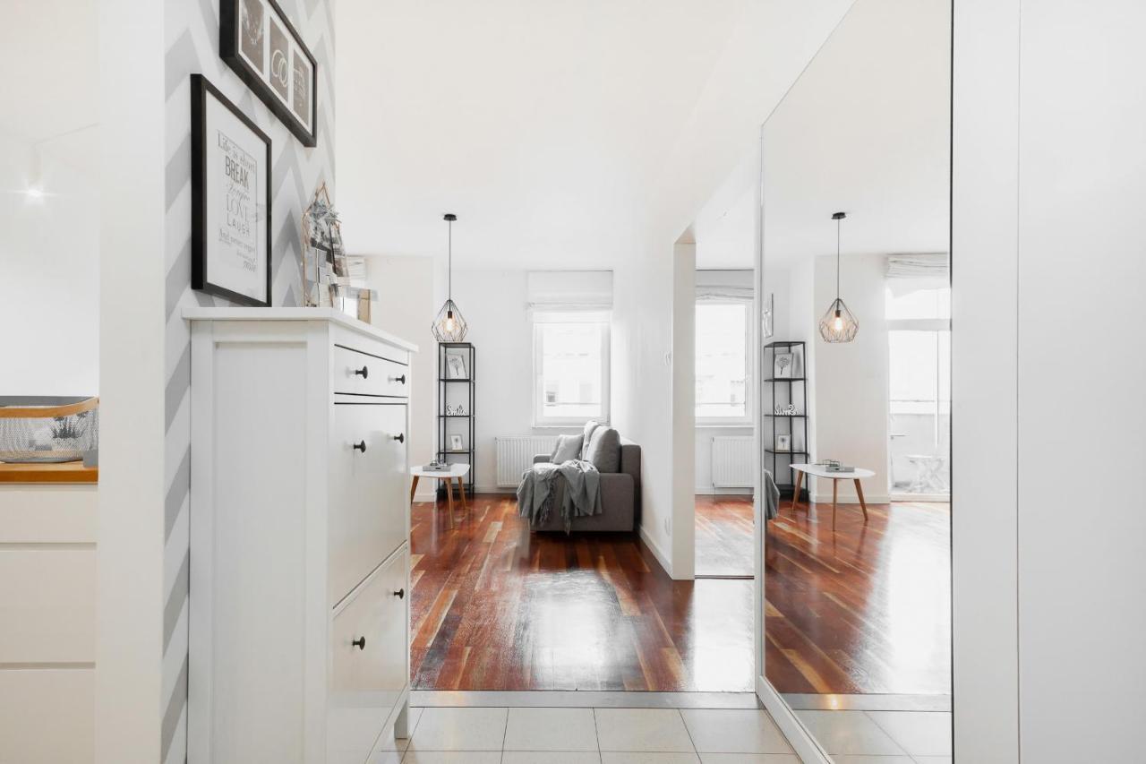 Apartments Warsaw Zelazna By Noclegi Renters Dış mekan fotoğraf