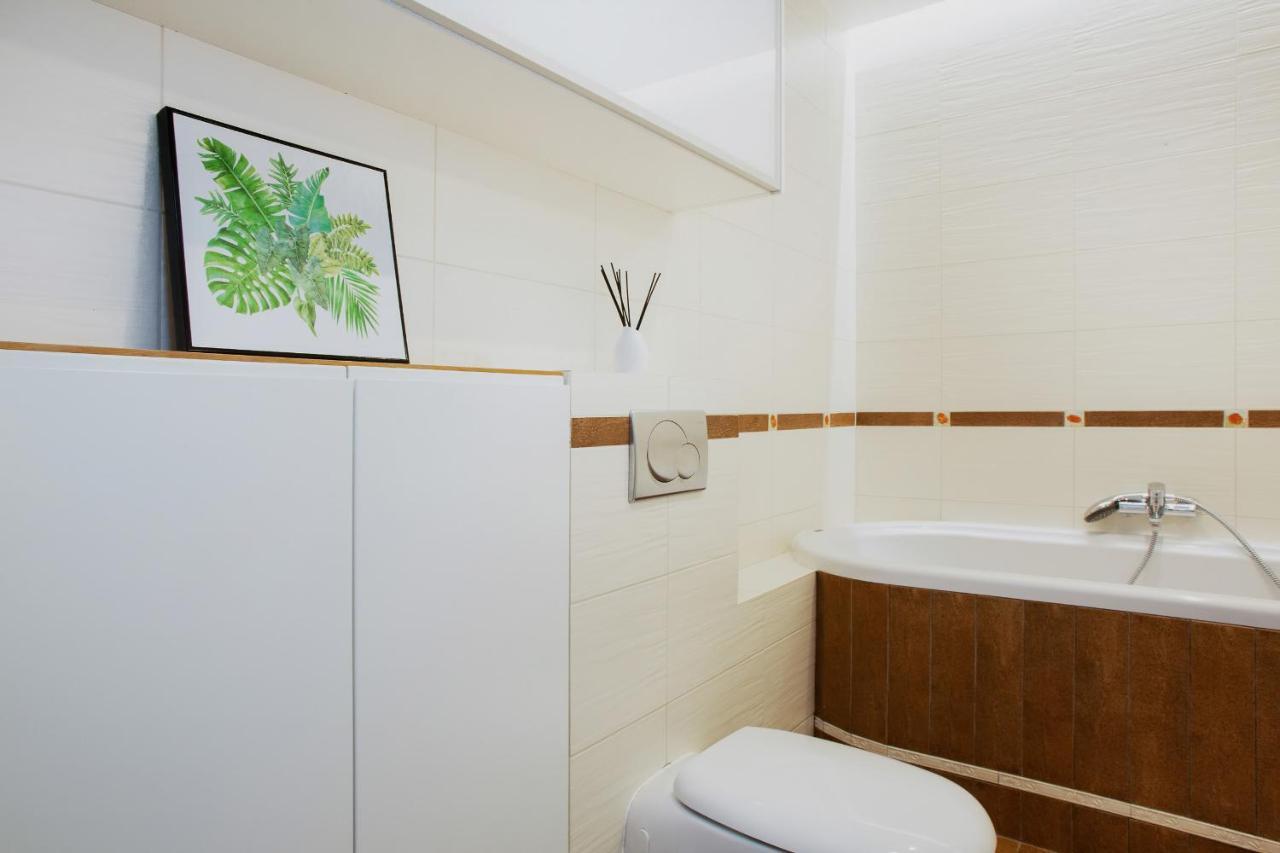 Apartments Warsaw Zelazna By Noclegi Renters Dış mekan fotoğraf